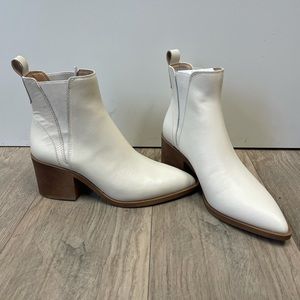 NEVER WORN Steve Madden booties 7.5